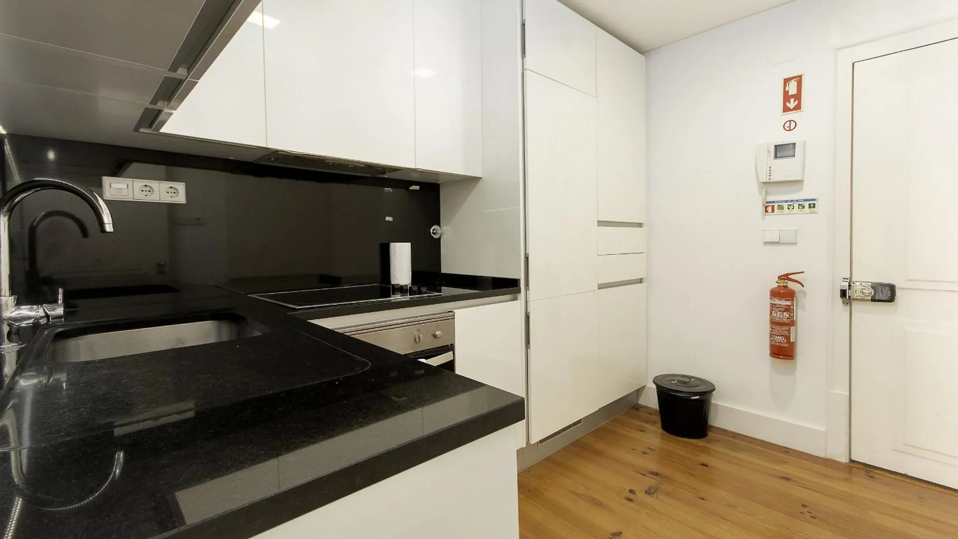 Dockside Apartment By Innkeeper Lisbon Portugal